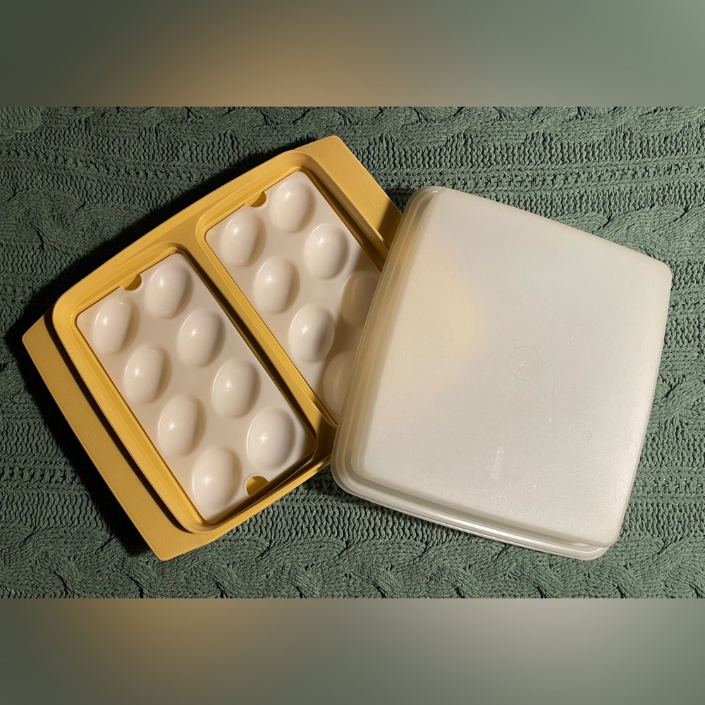 Vintage Tupperware Harvest Gold Deviled Egg Carrier/Keeper/Holder
